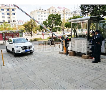 如何應(yīng)對(duì)車(chē)牌識(shí)別系統(tǒng)在惡劣天氣條件下的準(zhǔn)確度問(wèn)題？昆明旭歐科技教你幾個(gè)優(yōu)化辦法